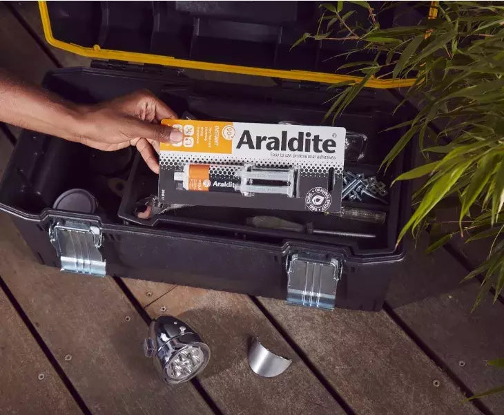 Araldite® Instant Epoxy Syringe