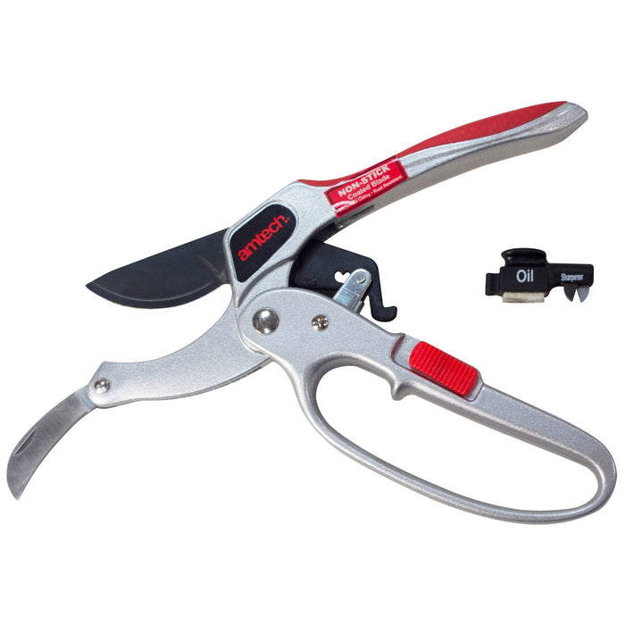 Pruner